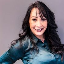 Headshot of Miriam Castano, owner of NEXTAFF of Louisville.